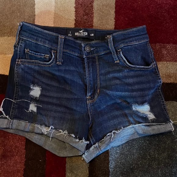 EUC Junior Ladies Hollister Blue Jean Mid Rise Shorts 3” Size 1 Waist 25 - Picture 1 of 5